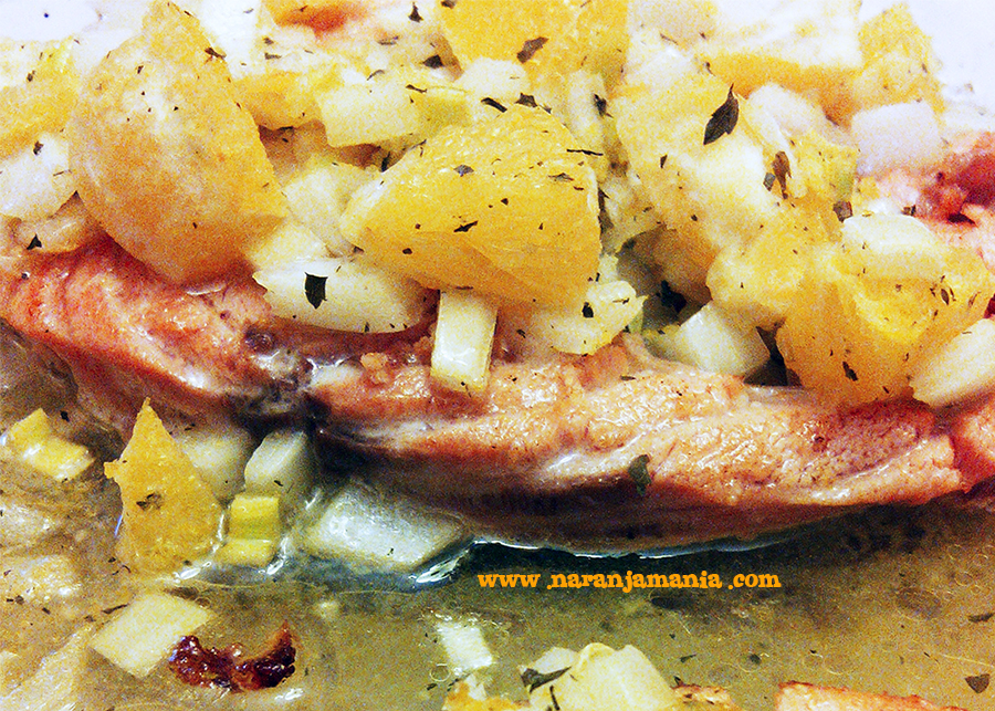 salmón al horno con salsa de naranja y limón
